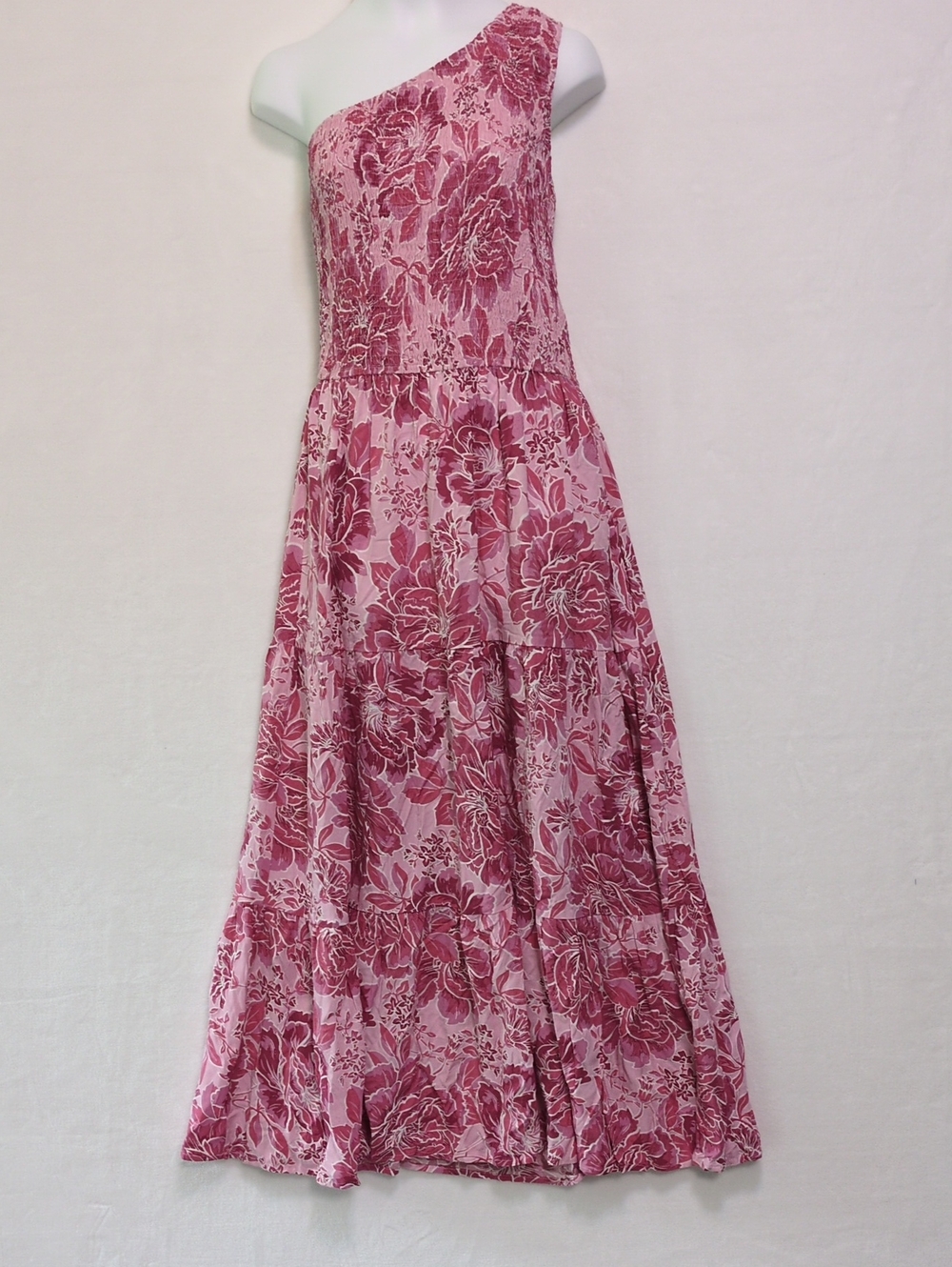 NWT Zesica Size M One Shoulder Smocked Bodice Floral Pink Midi Dress  100% Rayon